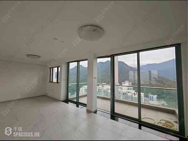 Tung Chung - Tung Chung Crescent Phase 2 Block 8 03