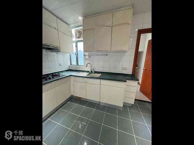 Tung Chung - Tung Chung Crescent Phase 2 Block 8 05