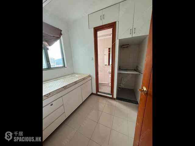 Tung Chung - Tung Chung Crescent Phase 2 Block 8 06