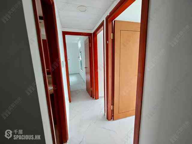 Tung Chung - Tung Chung Crescent Phase 2 Block 8 09