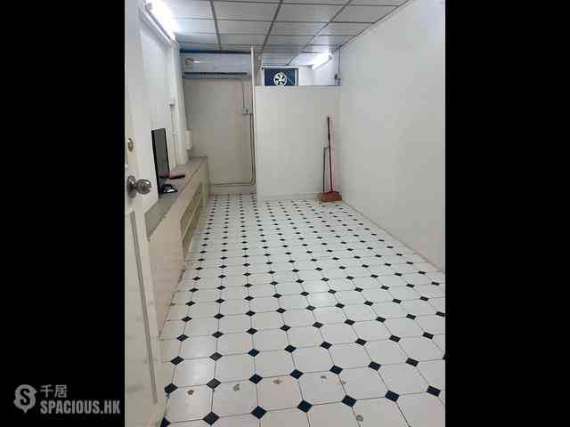 Wan Chai - Hennessy Road Court 01