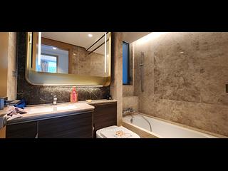 Wong Chuk Hang - The Southside Phase 2 La Marina Tower 2A 08