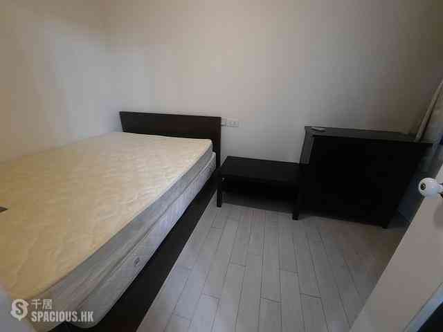 Chung Hom Kok - Lung Yan Court 03