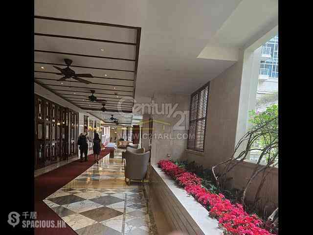 Wan Chai - The Avenue 01