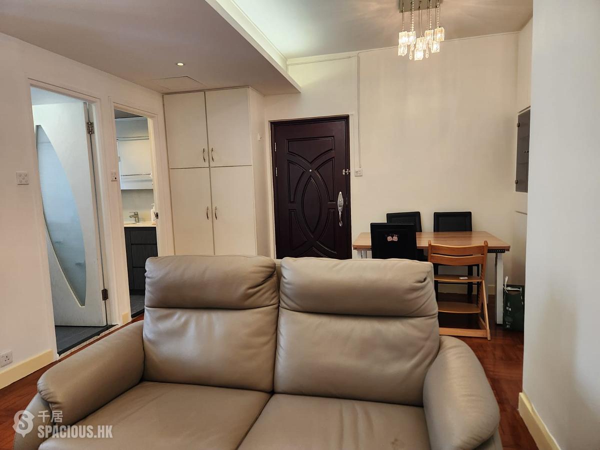 Mid Levels Central - Kings Court 01