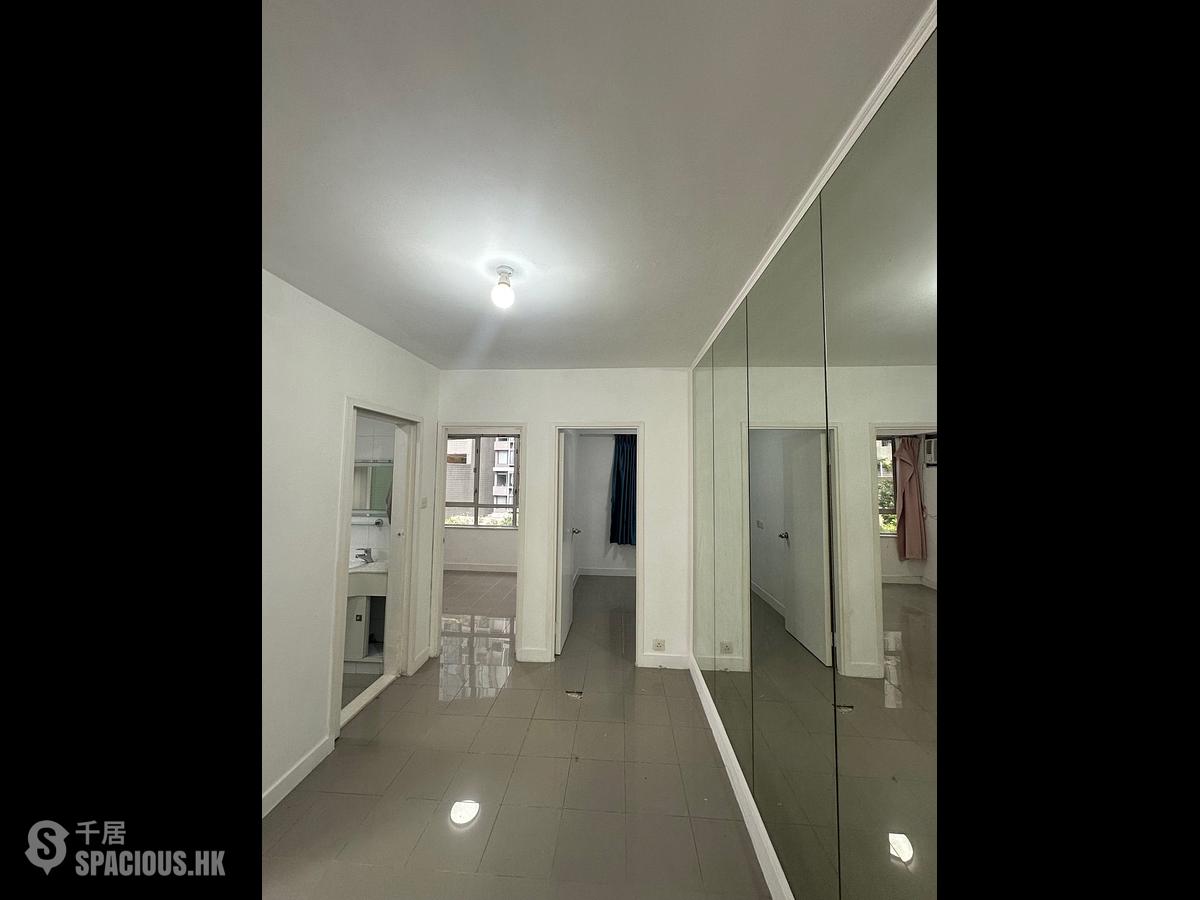 Mid Levels Central - Ying Fai Court 01