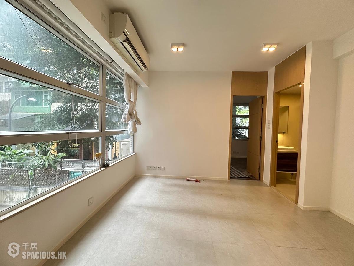 Wan Chai - Lok Moon Mansion 01