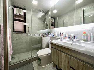 Mid Levels Central - Elegant Terrace 04