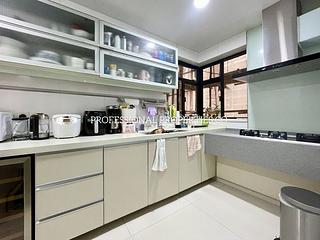 Mid Levels Central - Elegant Terrace 07