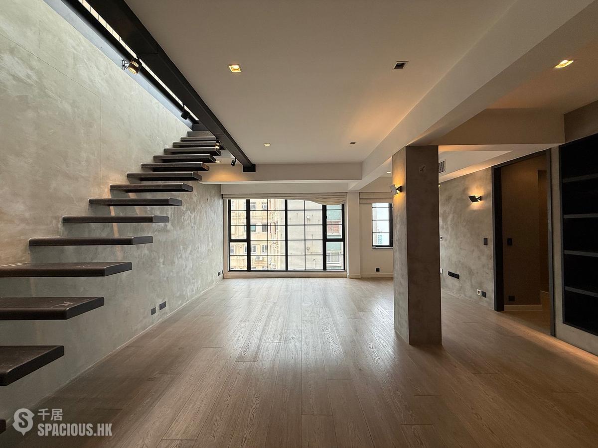 Mid Levels Central - Merry Court 01