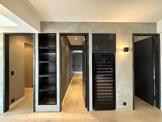 Mid Levels Central - Merry Court 04