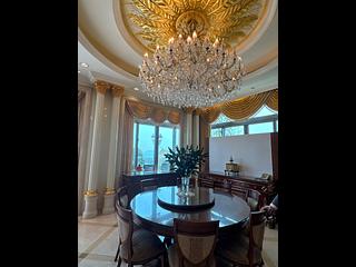 Pok Fu Lam - Villas Sorrento 02