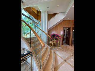 Pok Fu Lam - Villas Sorrento 03