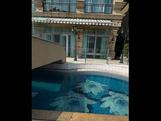 Pok Fu Lam - Villas Sorrento 06