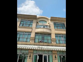 Pok Fu Lam - Villas Sorrento 07