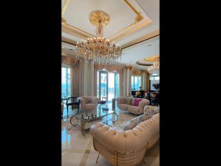Pok Fu Lam - Villas Sorrento 04