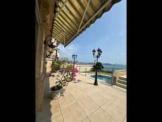Pok Fu Lam - Villas Sorrento 08