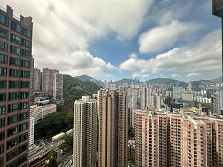 Fortress Hill - Le Sommet Block 1 02