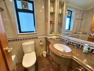 Fortress Hill - Le Sommet Block 1 11