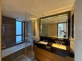 Sai Ying Pun - The Summa Block 1 09