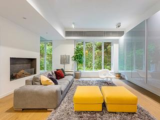Mid Levels Central - Pak Fai Mansion 03