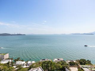 Pok Fu Lam - Villas Sorrento 03