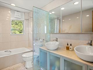 Pok Fu Lam - Villas Sorrento 09