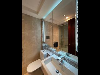 Wan Chai - The Avenue Phase 1 Block 5 03