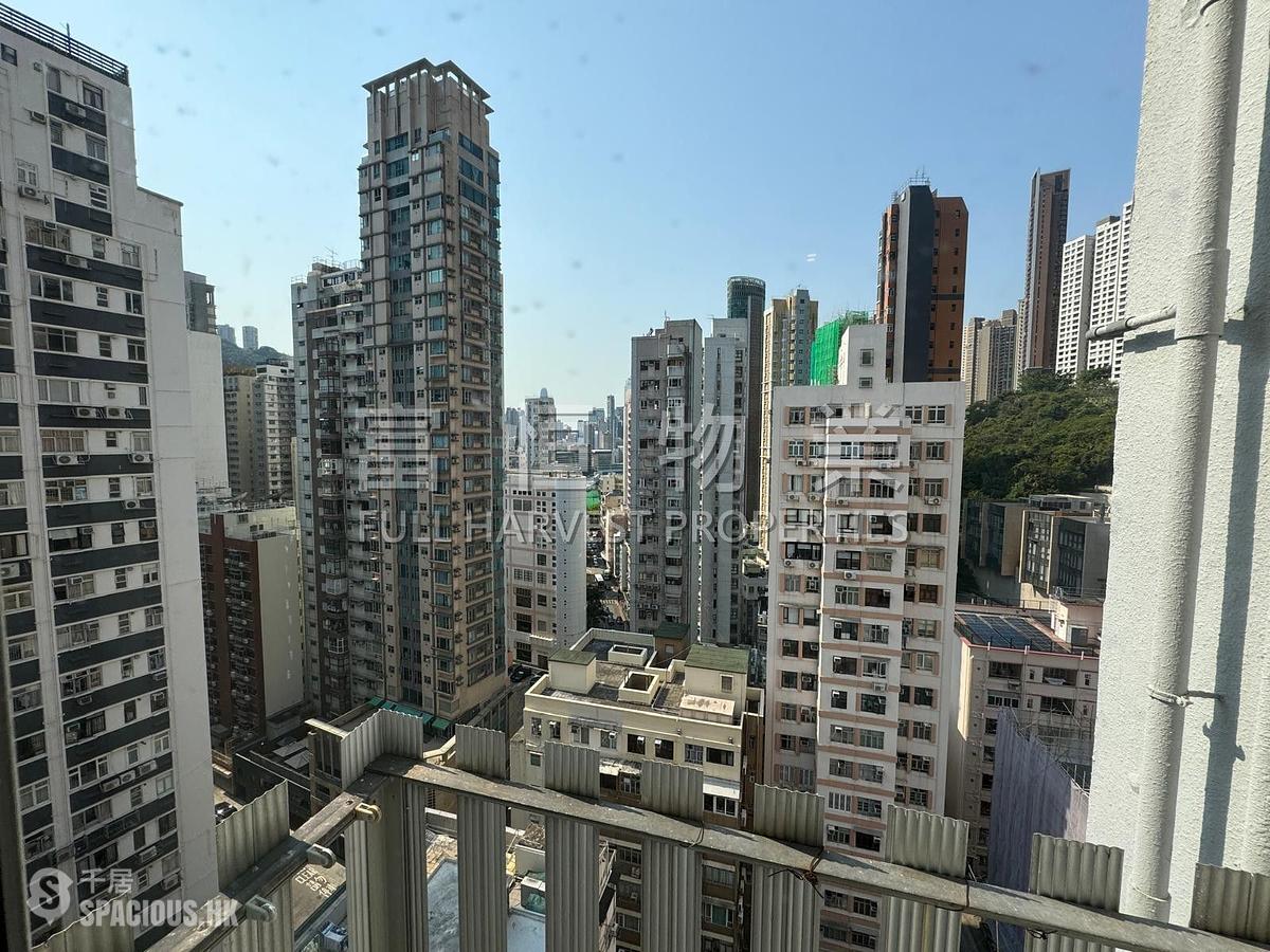 Happy Valley - Cheerful Court 01