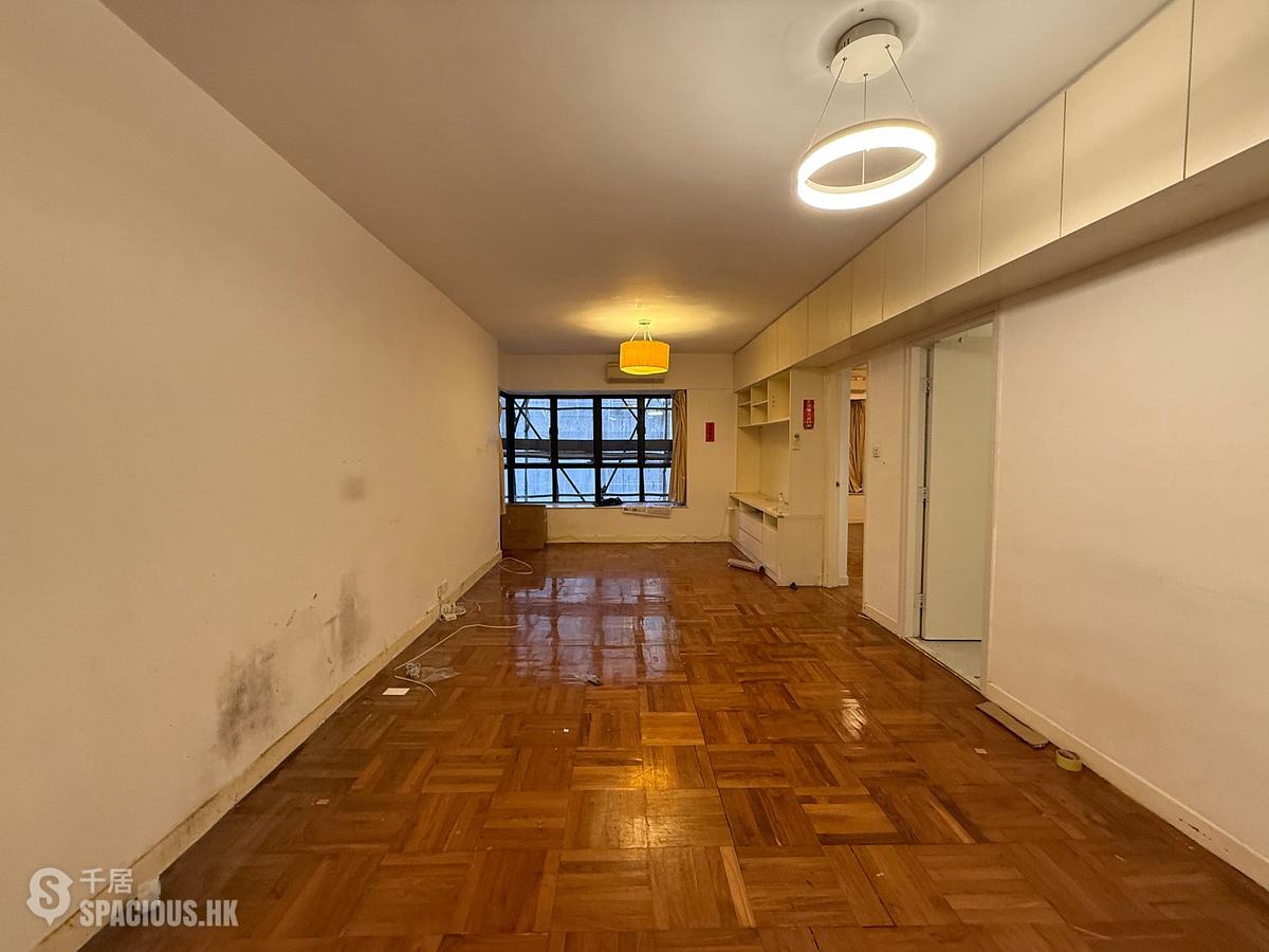 Mid Levels Central - Elegant Terrace 01