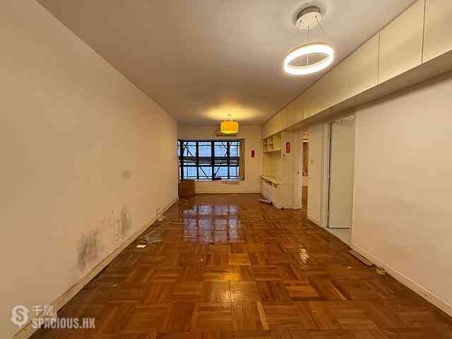 Mid Levels Central - Elegant Terrace 01