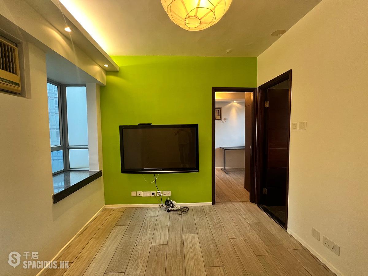 Mid Levels Central - Windsor Court 01