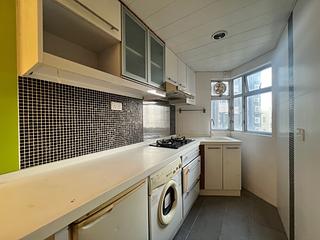 Mid Levels Central - Windsor Court 06