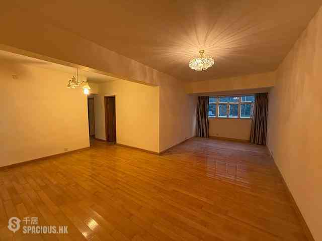 Mid Levels Central - Merry Court 01