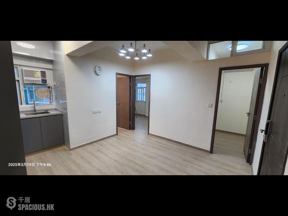 Kennedy Town - Luen On Apartments 01