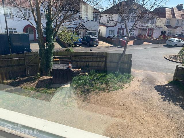 Slough - 7D Salt Hill Drive 03