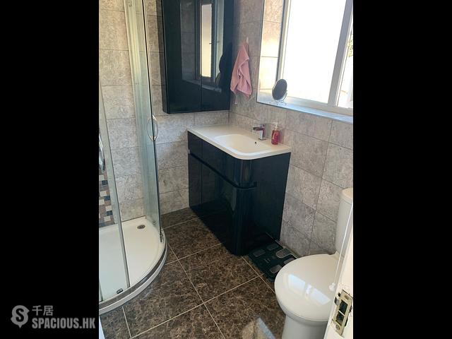 Slough - 7D Salt Hill Drive 13