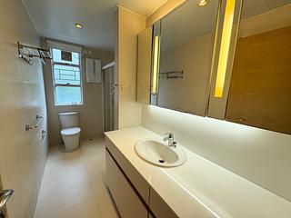 Mid Levels Central - Hollywood Heights 05