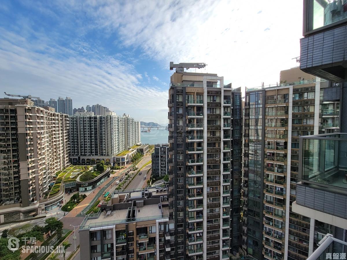 Tseung Kwan O - Twin Peaks Block 2 01