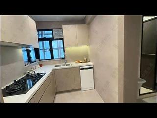 Mid Levels Central - Elegant Terrace Block 2 02