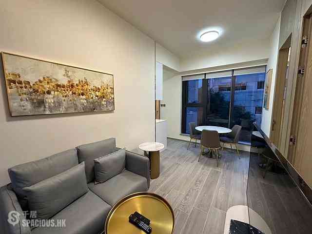 Sai Ying Pun - The Queens 01