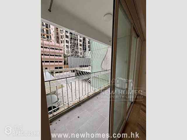 Happy Valley - La Vogue Court 01