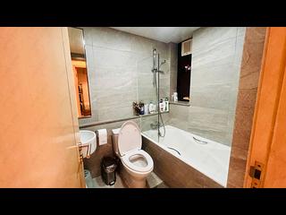 Mid Levels Central - Elegant Terrace 04
