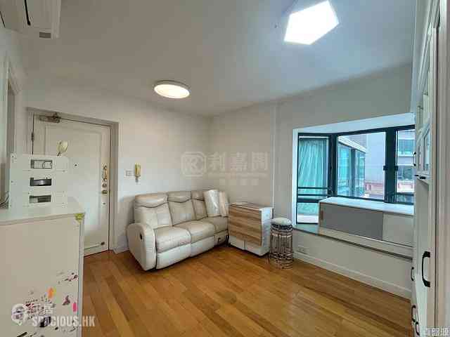 Tseung Kwan O - The Metro City Phase 2 Block 6 01