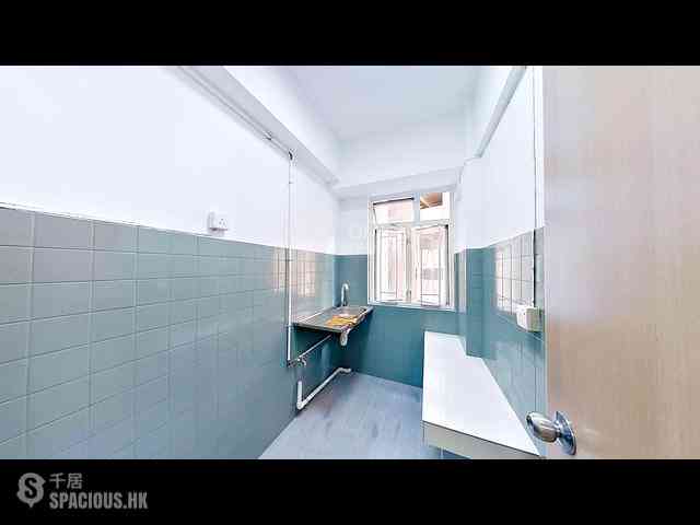 Shek Tong Tsui - Hau Fook Building 06
