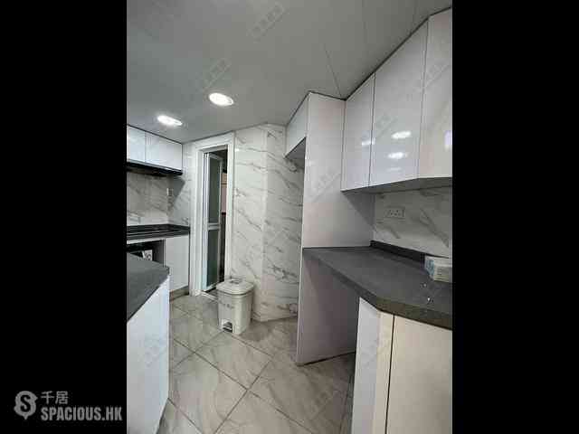 Tai Kok Tsui - Harbour Green Tower 6 08
