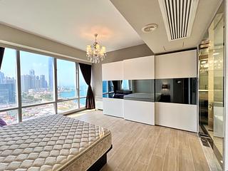 Wan Chai - Convention Plaza Apartments 15