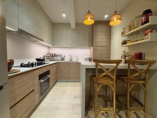 Pok Fu Lam - Baguio Villa Block 25 04