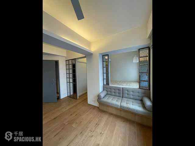 Poho - 138-142, Hollywood Road 01