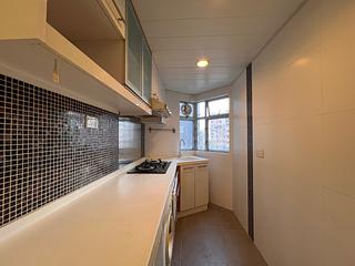 Mid Levels Central - Windsor Court 06